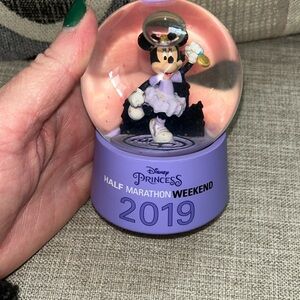 Disney Minnie 2019 Snow Globe